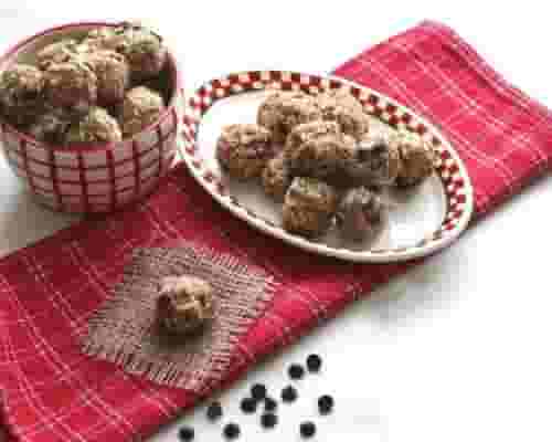 Balls with chocolate and coconut